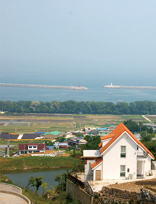 독일마을에서 바라본 물건방조어부림 ⓒ디자인밈