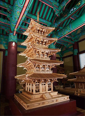 1400년 전 백제시대의 능사5층목탑을 재현하기 위해 일본과 중국을 수차례 오가야만 했다 ⓒ디자인밈