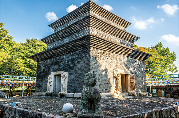 경주 분황사 모전석탑 ⓒshutterstock