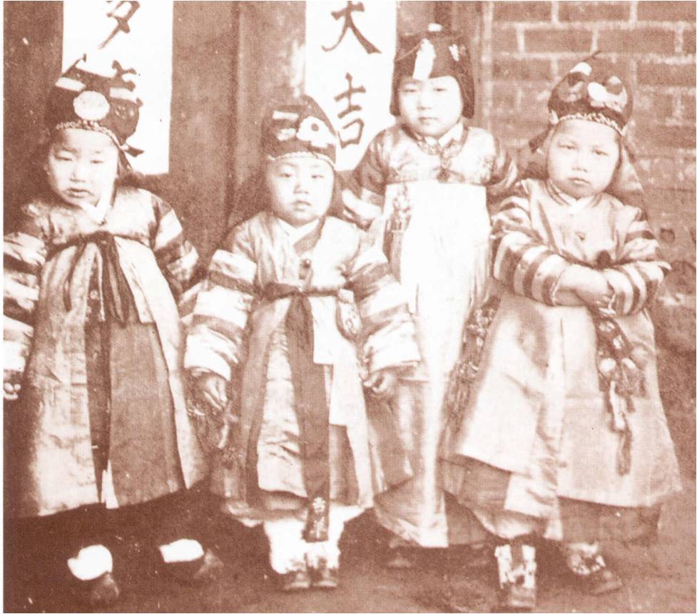 호건을 쓴 아이들(20세기 전반)